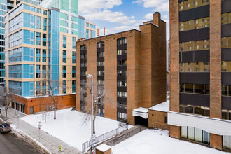 Neff Apartments in Calgary, AB - Building Photo - Building Photo