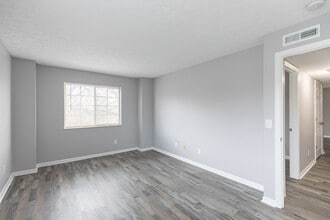 Abors of Northgate - Wonderful 2 Bedroom Apartments in Cincinnati, OH - Building Photo - Interior Photo