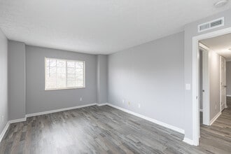 Abors of Northgate - Wonderful 2 Bedroom Apartments in Cincinnati, OH - Foto de edificio - Interior Photo