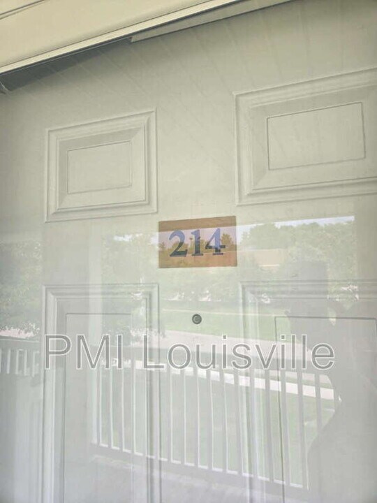 9303 Stonestreet Rd in Louisville, KY - Building Photo