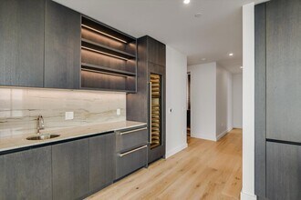 610 Davis St, Unit 4404 in Austin, TX - Building Photo - Building Photo
