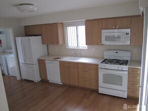 46 Ironwood Ct in Monmouth Junction, NJ - Building Photo - Building Photo
