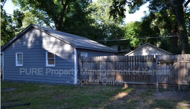 1272 SW Mulvane St in Topeka, KS - Building Photo - Building Photo