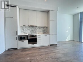 10 Honeycrisp Cres in Vaughan, ON - Building Photo - Building Photo