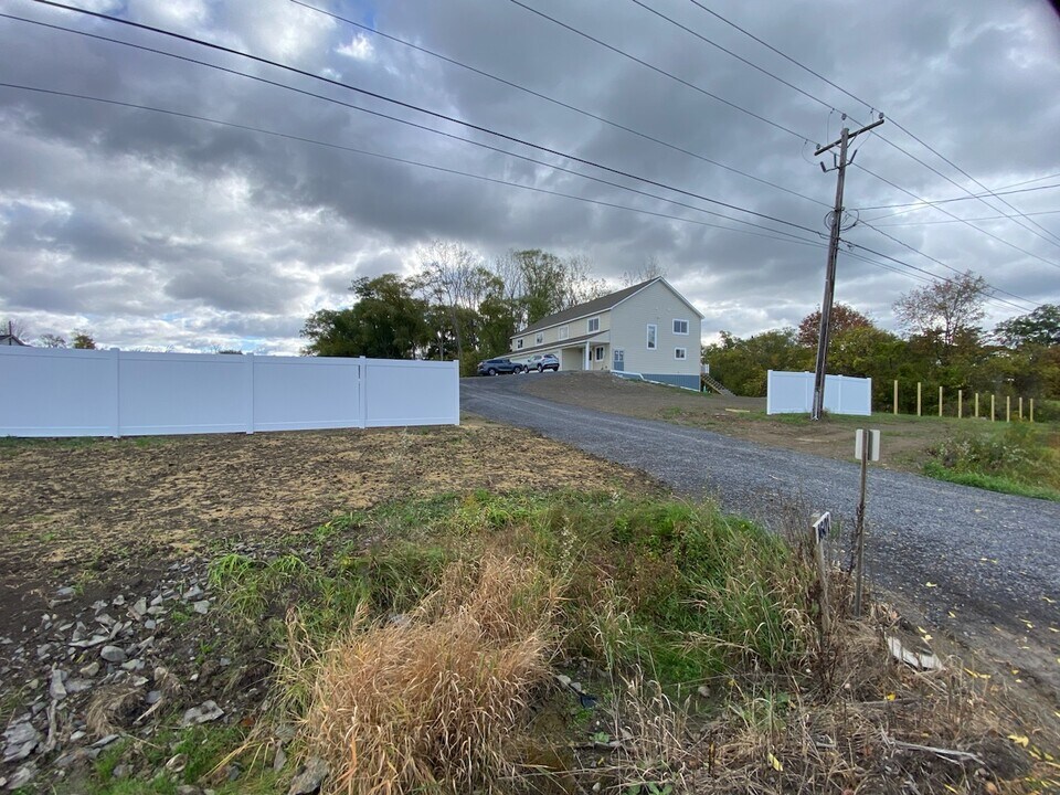 1601 E Shore Dr in Ithaca, NY - Building Photo