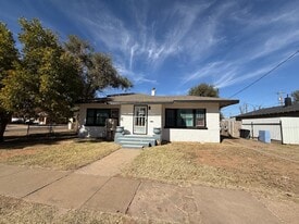 300 E 5th St in Clovis, NM - Building Photo