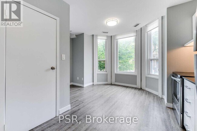 205-205 Gerrard St E in Toronto, ON - Building Photo - Building Photo