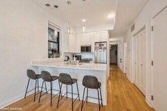 1022 N Ashland Ave, Unit 2 in Chicago, IL - Building Photo - Building Photo