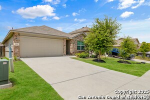 919 Brown Thrasher in San Antonio, TX - Building Photo