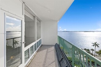 1408 Brickell Bay Dr in Miami, FL - Building Photo - Building Photo