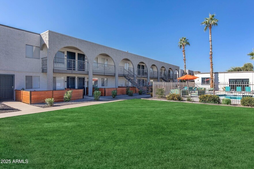 10860 N 85th Ave in Peoria, AZ - Foto de edificio
