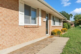 5021 Pathview Dr in Dayton, OH - Building Photo - Building Photo