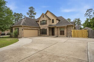 536 Stephen F Austin Dr in Conroe, TX - Building Photo
