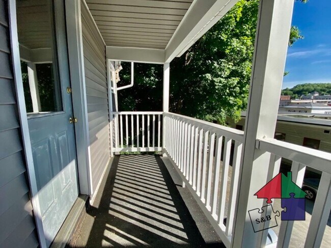 33 Merchant St-Unit -Unit 3 in Barre, VT - Building Photo - Building Photo