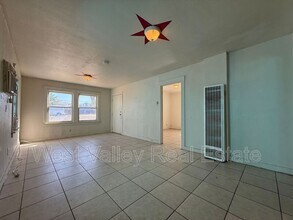 214 Woodrow St in Taft, CA - Building Photo - Building Photo
