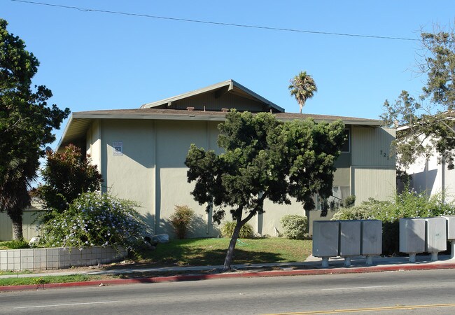 721 W Channel Islands Blvd in Oxnard, CA - Foto de edificio - Building Photo