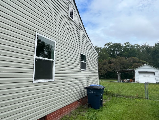 122 Queens Rd in Jacksonville, NC - Foto de edificio - Building Photo