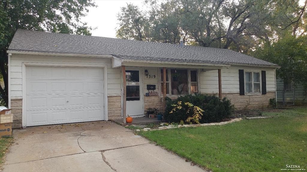 1319 Cheyenne Ave in Salina, KS - Building Photo