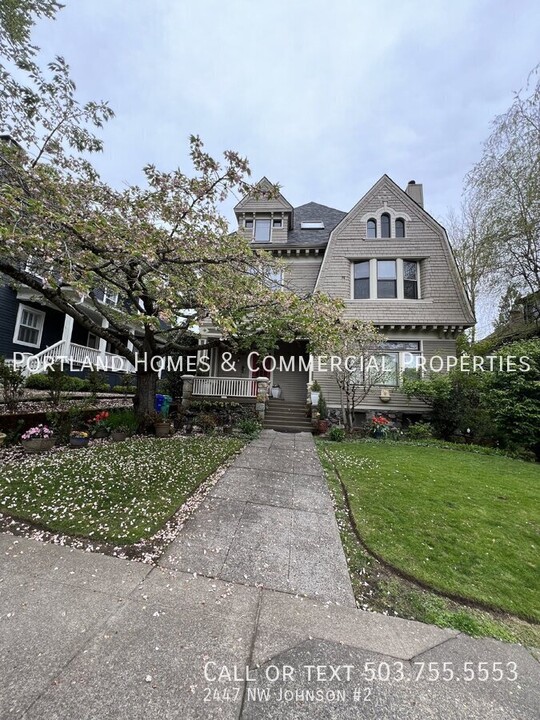 2447 NW Johnson St in Portland, OR - Foto de edificio