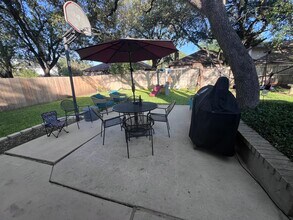 9234 Fishers Hill Dr in San Antonio, TX - Building Photo - Building Photo