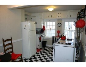 905 Washington St-Unit -B in Holliston, MA - Building Photo - Building Photo