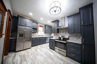 749 New Hampshire St, Unit 1 in Lincoln, NE - Foto de edificio - Building Photo