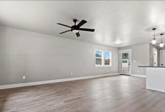 465 S 3rd E St in Mountain Home, ID - Building Photo - Building Photo