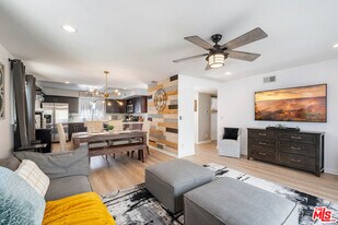 19619 Ermine St in Santa Clarita, CA - Building Photo