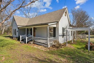 114 N Dubellette St in Weatherford, TX - Building Photo - Building Photo