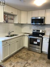 983-1 Syndenham Ln in Milton, ON - Building Photo - Building Photo