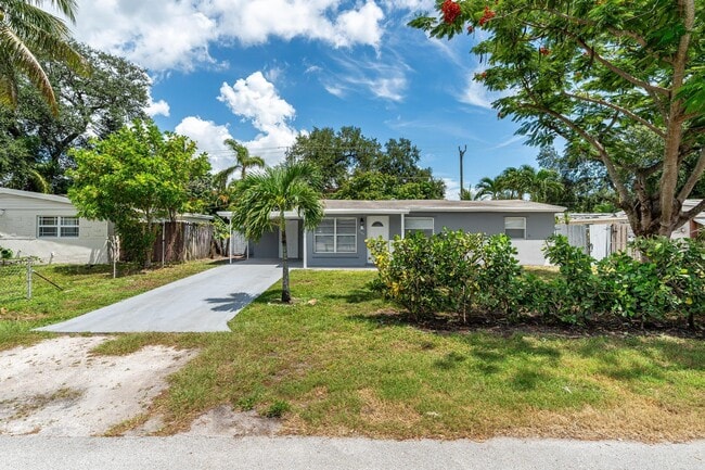 5615 Simms St in Hollywood, FL - Building Photo - Building Photo