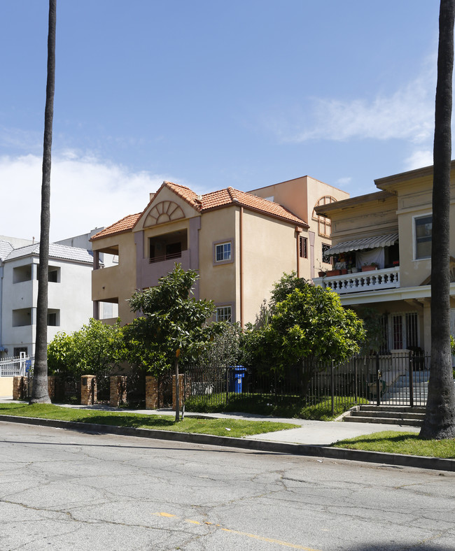 824 S New Hampshire Ave in Los Angeles, CA - Building Photo - Building Photo