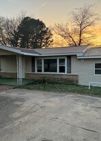 202 Bonham St in Vian, OK - Building Photo