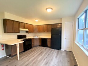 727 Holly Dr in Stowe, PA - Building Photo - Building Photo