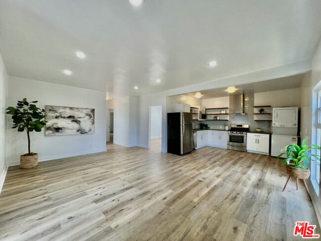 property at 1217 N Virgil Ave