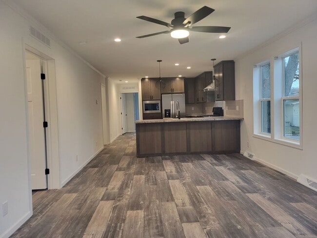 1124 Lake Terrace Rd in Elgin, IL - Building Photo - Building Photo