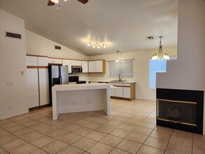 7079 W Hunnington Dr in Tucson, AZ - Building Photo - Building Photo