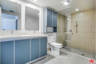 6217 Waring Ave-Unit -303 in Los Angeles, CA - Building Photo - Building Photo