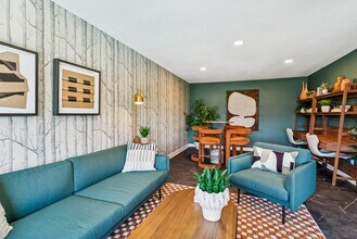 Overlook at the Willamette in Milwaukie, OR - Foto de edificio - Building Photo