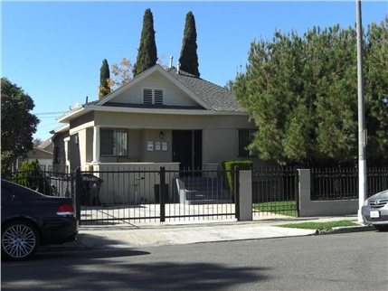 Renovated 2 Bed House 2 Blocks From USC in Los Angeles, CA - Building Photo