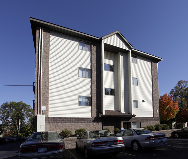 University North Apartments in St. Cloud, MN - Foto de edificio - Building Photo