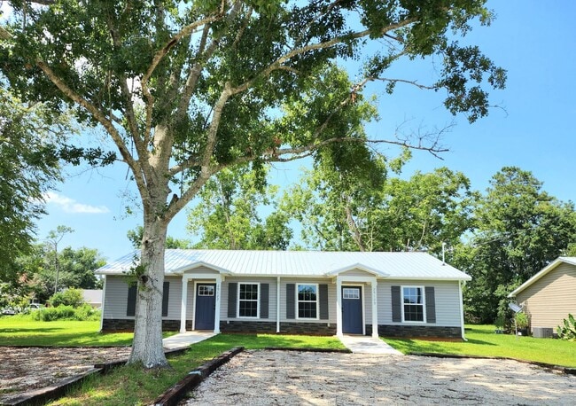 25129 Lavinia Ave in Elberta, AL - Foto de edificio - Building Photo