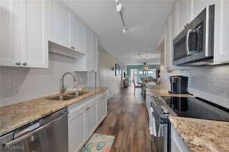 200 Pebble Beach Blvd in Naples, FL - Building Photo - Building Photo