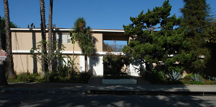 415 N Holliston Ave in Pasadena, CA - Building Photo - Building Photo