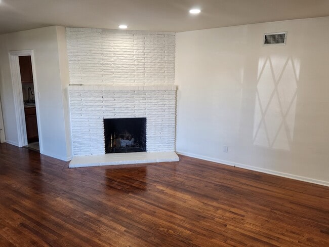 5511 Coldwater Canyon Ave in Sherman Oaks, CA - Building Photo - Building Photo