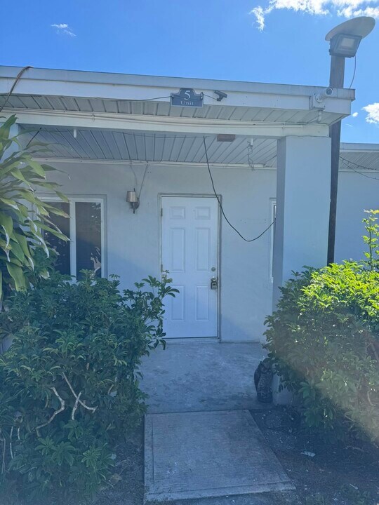 920 N Haverhill Rd in Haverhill, FL - Building Photo