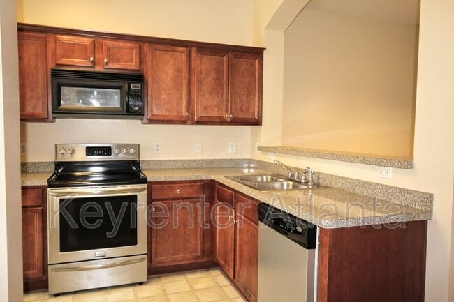 1402 Bayrose Cir in East Point, GA - Building Photo - Building Photo