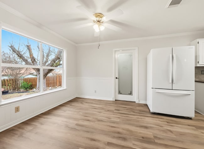 6555 Beech Trail Dr in Converse, TX - Foto de edificio - Building Photo