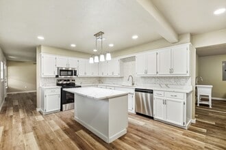 243 Orchard St in Lone Grove, OK - Building Photo - Building Photo