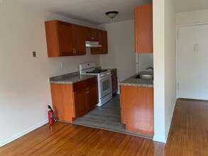 925 Huntingdon Pike, Unit 212 in Huntingdon Valley, PA - Foto de edificio - Building Photo